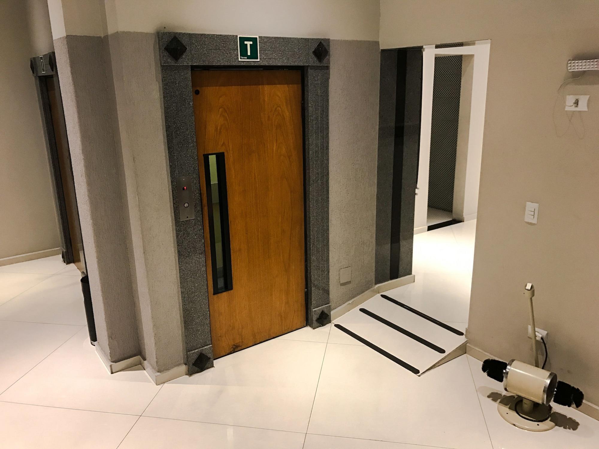 Rede Andrade Mercado Hotel クリチバ エクステリア 写真